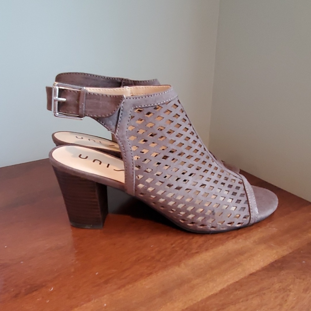 NEW Taupe Unisa "Unigaila" shoe